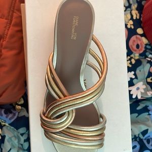 Never worn gold slide in Sandles